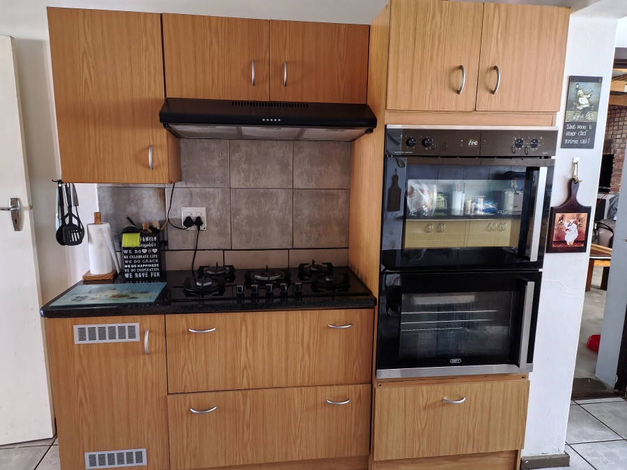5 Bedroom Property for Sale in Van Riebeeck Hoogte Eastern Cape